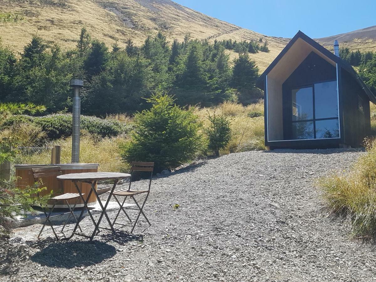 Отель Lake Stella Mountain Huts Mt Lyford Экстерьер фото