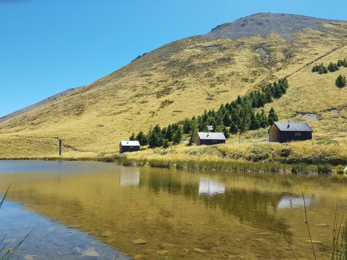 Отель Lake Stella Mountain Huts Mt Lyford Экстерьер фото